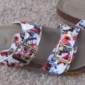 SANDALS/ SLIDES , MADDEN GIRL